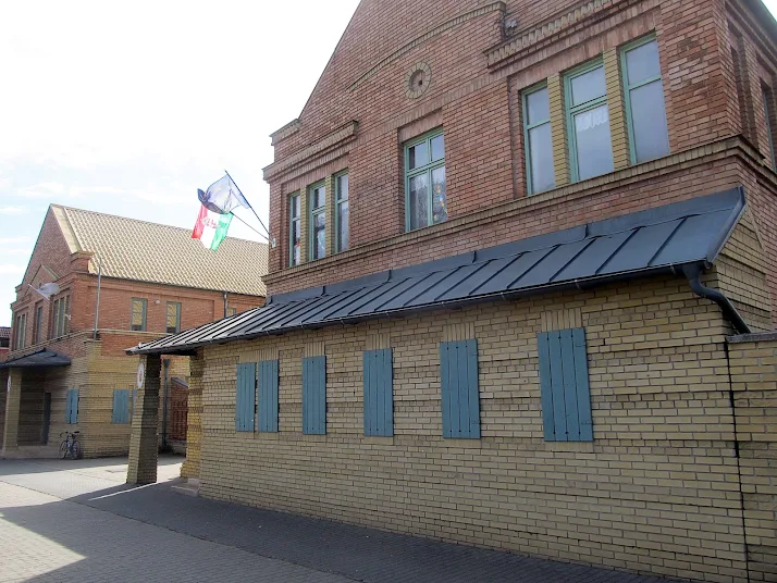 alt="Grassalkovich Antal Általános Iskola homlokzati impregnálása"