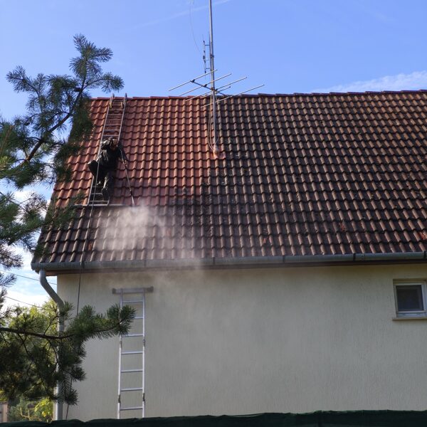 alt="Airless team, 160nm tető tisztítása is elkezdődött 2025"