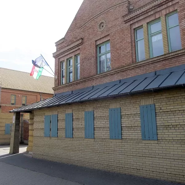 alt="Grassalkovich Antal Német Nemzetiségi Általános Iskola homlokzattisztítás 2025"