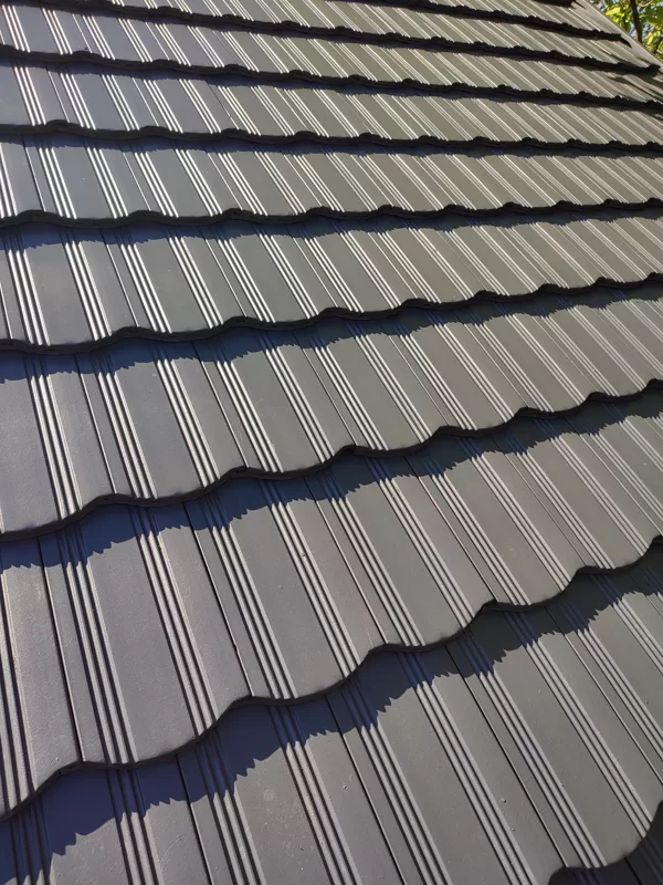 Farbex-rubber-paint,-antracit-tetőfestés,-régi-héjazaton.jpg