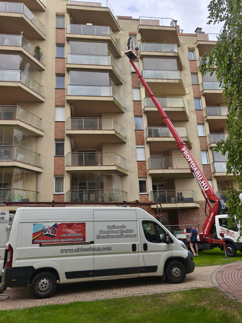 Társashá-softwas-homlokzattisztítása-Siófokon.jpg